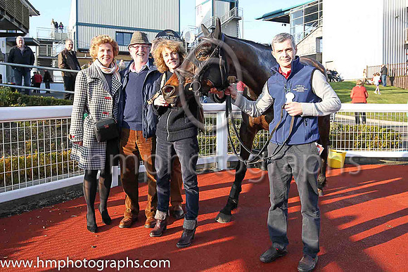 01st Fine Rightly ( 1 , maroon, white chevron ) and A.E. Lynch - Trainer : S.R.B. Crawford - Owner : Miss Patricia Duffin