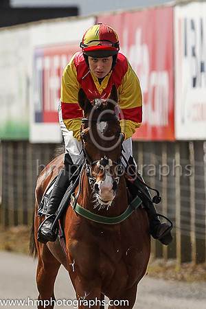 04th Deputy Consort ( 17 , yellow, red cross sashes ) and Miss K Ferris - Trainer : Eoin Barry - Owner : T B Ferris