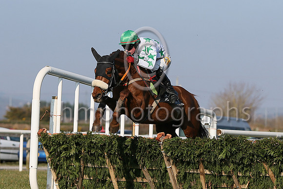 01st Colms Dream ( 7 , white,green stars ) and Donagh Meyler (5) - Trainer : Karl Thornton - Owner : Colm's Dream Syndicate
