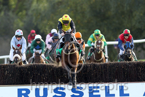 01st Killeen Elegance ( 8 , yellow, black sleeves ) and A.E. Lynch - Trainer : Ms Claire O'Connell - Owner : J. A. O'Connell/Mrs Berna O'Sullivan
