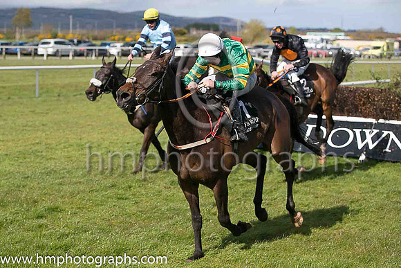 02nd Elegant Statesman ( 1 , emerald green orange hooped ) and J S McGarvey - Trainer : H de Bromhead - Owner : John P McManus