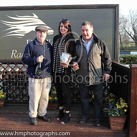 01st Pointview Gale ( 5 , black and red halved ) and A.J. Fox (7) - Trainer : Liam Lennon - Owner : P. Heaney