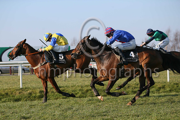 01st Kylestyle ( 4 , blue, red panel ) and G.N. Fox (3) - Trainer : F. Flood - Owner : John Nestor