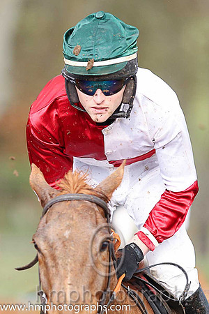 ARCHVIEW SUNSHINE and N Gault ( 8 , RED  WHITE QTD; red,white hlvd sleeves; green cap ) Trainer: Holly McGahan,, Owner : Alan Black