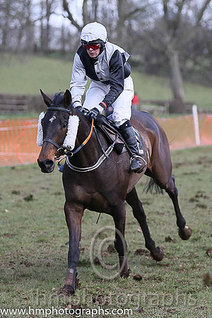 03rd CABRAGH and G S Quinn ( 2 , BLACK  WHITE QTD; black,white hlvd sleeves; white cap ) Trainer: Colin S. McKeever,, Owner : W.W. Dennison