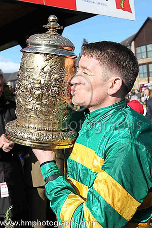 01st CARLINGFORD LOUGH ( 1 , emerald green and orange hoops ) and Barry Geraghty - Trainer : John E Kiely