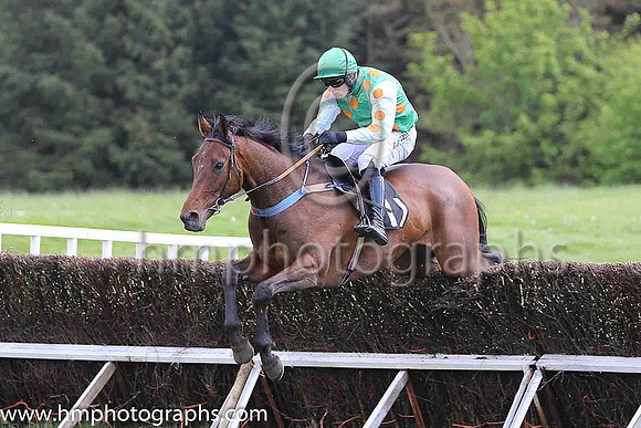 03rd THE GREAT GETAWAY and B O'Neill ( 11 , EMERALD GREEN,orange spots; white,orange spots sleeves; emerald green cap ) Trainer: Donnchadh Doyle,, Owner : Syndicate Monbeg