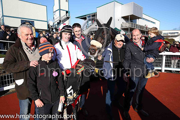01st Wakea and D Meyler ( 5 , white, red seams ) Trainer - K Thornton , Owner - Gary Ryan