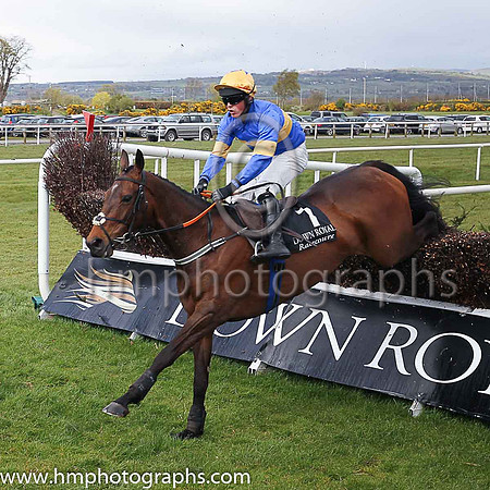 04th Midnight Theatre ( 7 , royal blue, orange hoop ) and J B Kane - Trainer : G P Cromwell - Owner : John P Coffey