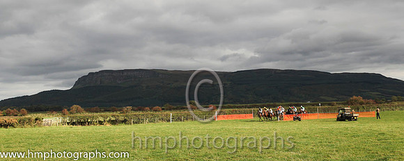 Race 3  Start at the Route Point to Point Steeplechases at Limavady - CU2D1000-34