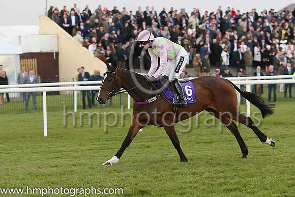 01st Vroum Vroum Mag ( 6 , pink, light green spots, and cap ) and R Walsh - Trainer : W P Mullins