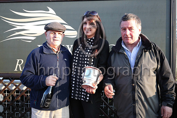 01st Pointview Gale ( 5 , black and red halved ) and A.J. Fox (7) - Trainer : Liam Lennon - Owner : P. Heaney