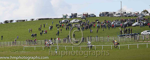 01st CORSKEAGH EXPRESS and N McParlan ( 5 , PURPLE,pink diamond; pink,purple diamonds sleeves; white cap,purple star ) Trainer: Mark Michael McNiff,, Owner : Racing Club Queen Maeve