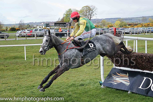 03rd Mick Thonic ( 5 , emerald green, yellow chevron ) and D N Russell - Trainer : C A Murphy - Owner : Ann  Alan Potts Partnership