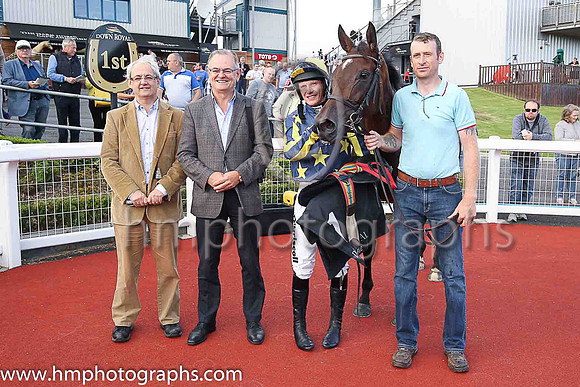 Bobarlee and Paul Townend (1, dark blue, yellow stars), trainer W P Mullins