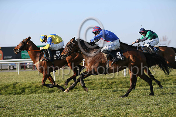 01st Kylestyle ( 4 , blue, red panel ) and G.N. Fox (3) - Trainer : F. Flood - Owner : John Nestor