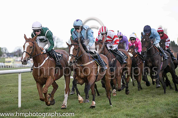 01st Third Estate ( 11 , white and red chevrons ) and Mr L J McGuinness - Trainer : Nigel Thomas Slevin - Owner : Camillus Slevin