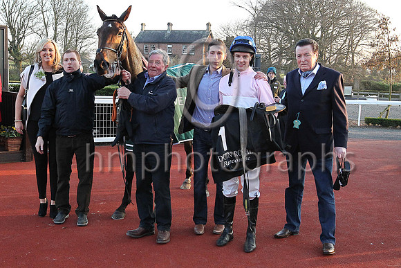01st Dixie Lee ( 1 , pink, white hoop, blue cap ) and M.J. O'Hare (5) - Trainer : Dermot Anthony McLoughlin - Owner : Mrs.P.J.Conway