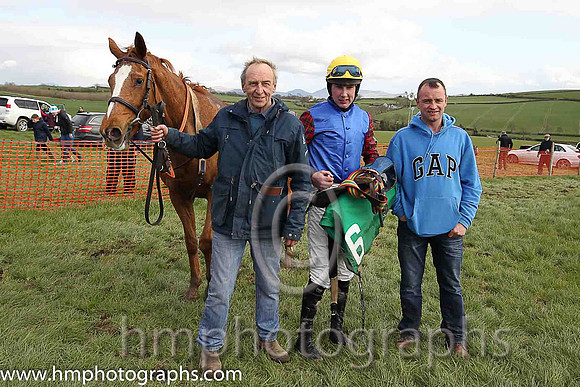 01st I'M AN IZZ WIZZ and A J Fox ( 6 , BLUE; tartan sleeves; gold cap ) Trainer: Liam Lennon,, Owner : John Turner