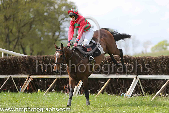 02nd FOLDUF and Ms S Larkin ( 1 , RED,emerald green chevrons; red sleeves; red  emerald green striped cap ) Trainer: Martina Dempsey,, Owner : Racing Club CAFRE (Enniskillen)