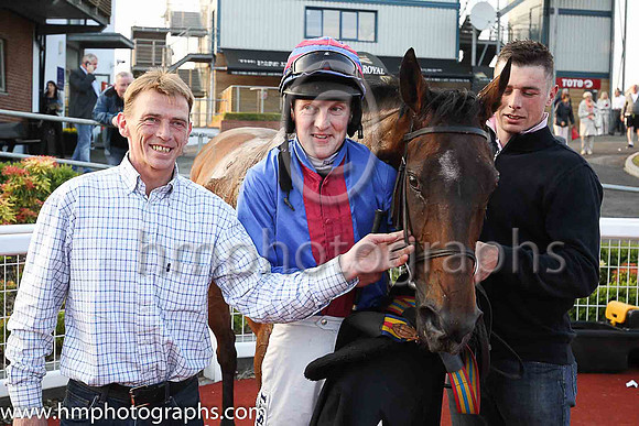 01st Kylestyle (5, royal blue, red panel) and Ger Fox, Trainer F Flood, Owner John Nestor