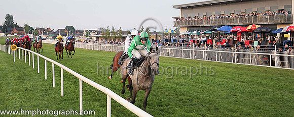 01st Bosco Di Alco (4, emerald green, white disc) and F Maguire, Trainer Miss Elizabeth Dotle, Owner Glen Howitt