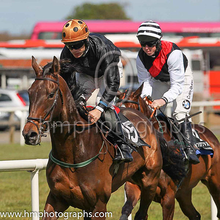 08th Yaha Fizz ( 15 , black, gold cap ) and R C Colgan - Trainer : E D Delany - Owner : Alan Delany  E D Delany