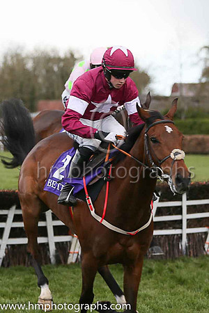 02nd Identity Thief ( 2 , maroon, white star. Maroon cap, white star ) and B J Cooper - Trainer : Henry De Bromhead