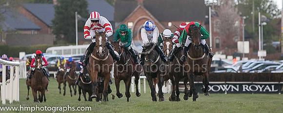 01st Third Estate ( 11 , white and red chevrons ) and Mr L J McGuinness - Trainer : Nigel Thomas Slevin - Owner : Camillus Slevin