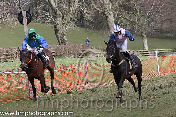 01st MOLLYKING? and M J O'Hare ( 17 , PINK; blue sleeves; pink  blue striped cap ) Trainer: J.G. Cosgrave,, Owner : Fred Mackey