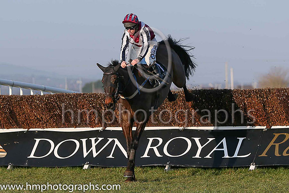 01st Fine Rightly ( 1 , maroon, white chevron ) and A.E. Lynch - Trainer : S.R.B. Crawford - Owner : Miss Patricia Duffin