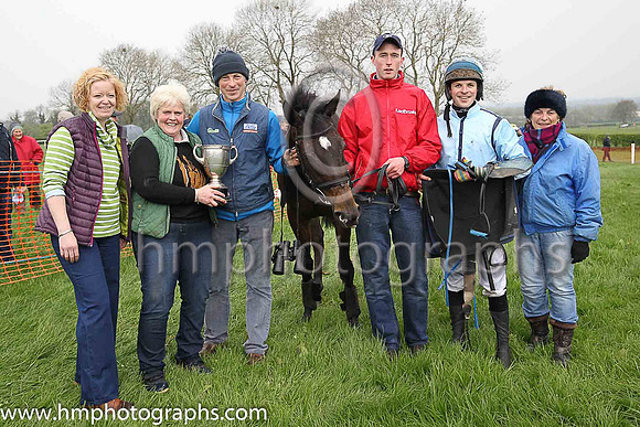 01st BALLYLUMFORD and B G Crawford ( 1 , LIGHT BLUE,navy seams; light blue sleeves; light blue cap,purple star ) Trainer: S.R.B. Crawford,, Owner : S.R.B. Crawford