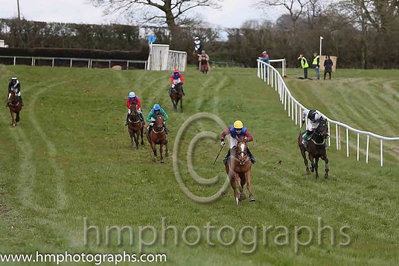 01st I'M AN IZZ WIZZ and A J Fox ( 6 , BLUE; tartan sleeves; gold cap ) Trainer: Liam Lennon,, Owner : John Turner