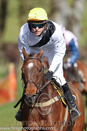 04th FRONTIER DANCER and N Gault ( 13 ,Antrim (H)?- WHITE,black sash; white sleeves; yellow cap ) Trainer: Neil Gault,, Owner : Neil Gault