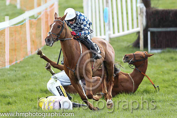 STORM HOME and M J O'Hare ( 11 , PINK  YELLOW CHECK; pink sleeves; yellow cap ) Trainer: Warren Ewing,, Owner : Warren Ewing