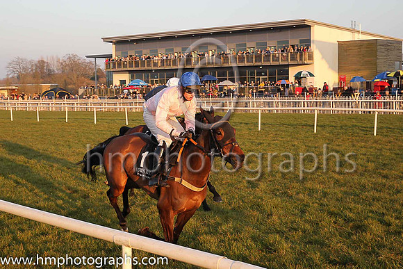 01st Dixie Lee ( 1 , pink, white hoop, blue cap ) and M.J. O'Hare (5) - Trainer : Dermot Anthony McLoughlin - Owner : Mrs.P.J.Conway