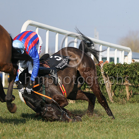 13thF Tyrone Tiger ( 3 , red and royal blue stripes ) and C.M. Collins (2) - Trainer : Miss Suzy Barkley - Owner : Applepie Syndicate