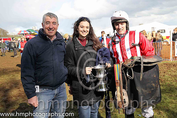 01st ANSEANACHAI CLISTE and M McConville ( 9 , RED  WHITE STRIPES; red, plain sleeves; white cap ) Trainer: Stephen McConville,, Owner : Michael McConville and Cathedral Eye Clinic sponsor rep Maureen