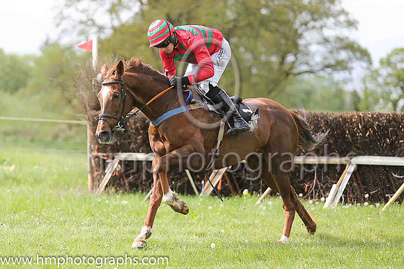 01st MAPLE MONS and B O'Neill ( 3 , RED,green chevrons; red, plain sleeves; red  green hooped cap ) Trainer: D.M. Christie,, Owner : David Charles  Arron Charles