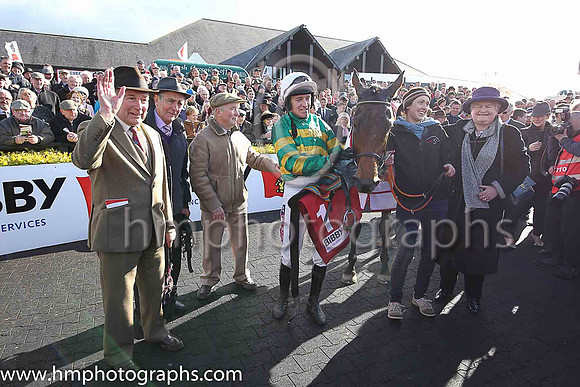 01st CARLINGFORD LOUGH ( 1 , emerald green and orange hoops ) and Barry Geraghty - Trainer : John E Kiely