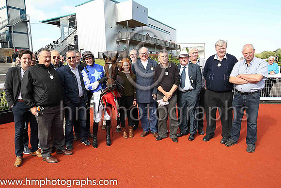 01st Listen Dear and Danny Mullins, trainer W P Mullins, Owner - Supreme Horse Racing Club