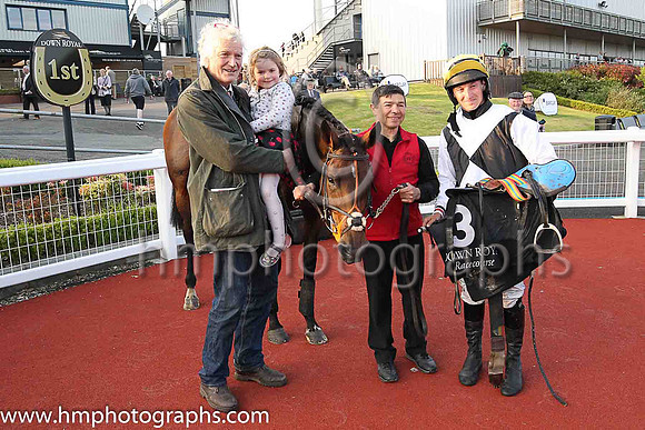 01st Duckweed (3, black and white diabolo,white sleeves, yellow cap) and Mark Bolger, Trainer Mrs John Harrington, Owner Kieran Guinness