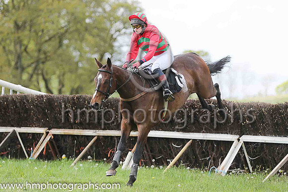 02nd FOLDUF and Ms S Larkin ( 1 , RED,emerald green chevrons; red sleeves; red  emerald green striped cap ) Trainer: Martina Dempsey,, Owner : Racing Club CAFRE (Enniskillen)