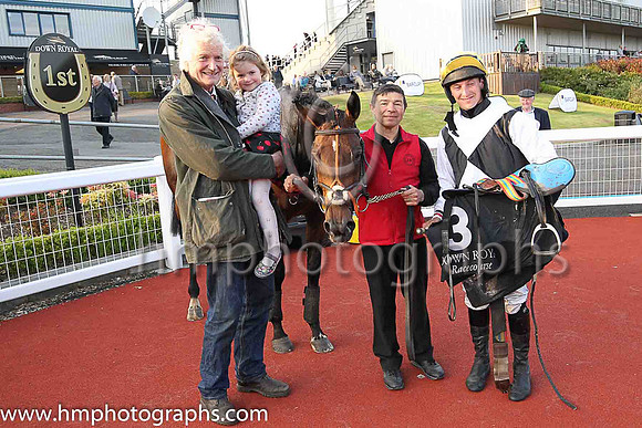 01st Duckweed (3, black and white diabolo,white sleeves, yellow cap) and Mark Bolger, Trainer Mrs John Harrington, Owner Kieran Guinness