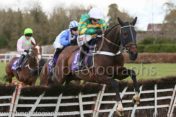 03rd My Tent Or Yours ( 3 , emerald greeen and orange hooped, white cap ) and Barry Geraghty - Trainer : Nicky Henderson