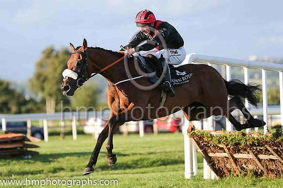 01st Peregrine Run and Roger Loughran (4, black, red sash) , trainer Peter Fahey