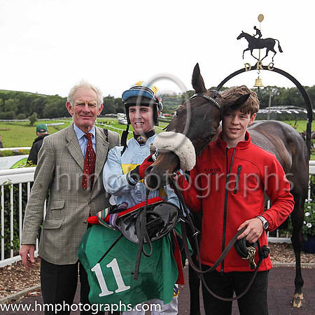 01st Tb Broke Her and D Meyler ( 11 , light blue, yellow hoop ) Trainer - A L T Moore
