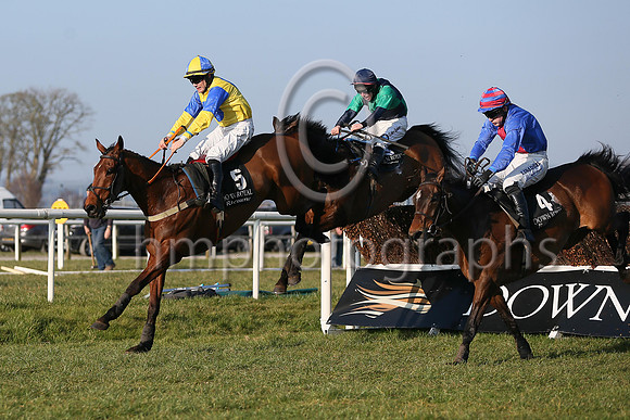 01st Kylestyle ( 4 , blue, red panel ) and G.N. Fox (3) - Trainer : F. Flood - Owner : John Nestor