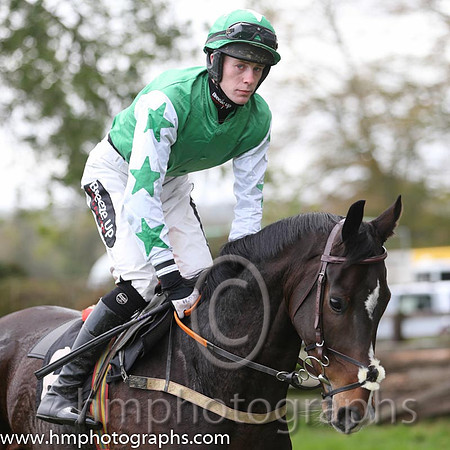 05 ButlerGrove King and H Dunne - - 05th (6 ,emerald green, white emerald green star sleeves ) Trainer - Michael Goff