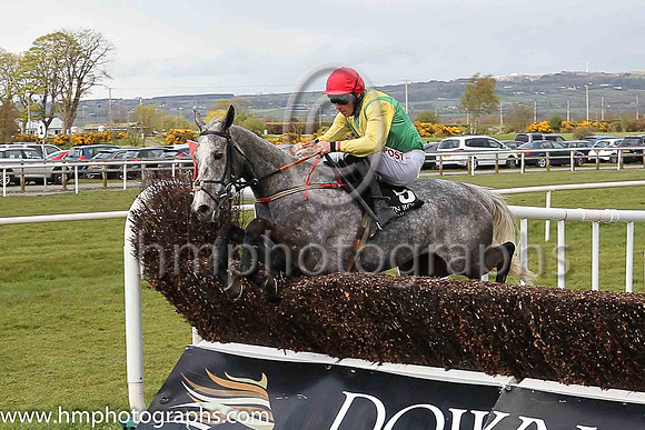 03rd Mick Thonic ( 5 , emerald green, yellow chevron ) and D N Russell - Trainer : C A Murphy - Owner : Ann Alan Potts Partnership